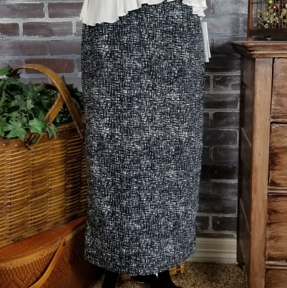 NWT Who What Wear Skirt
